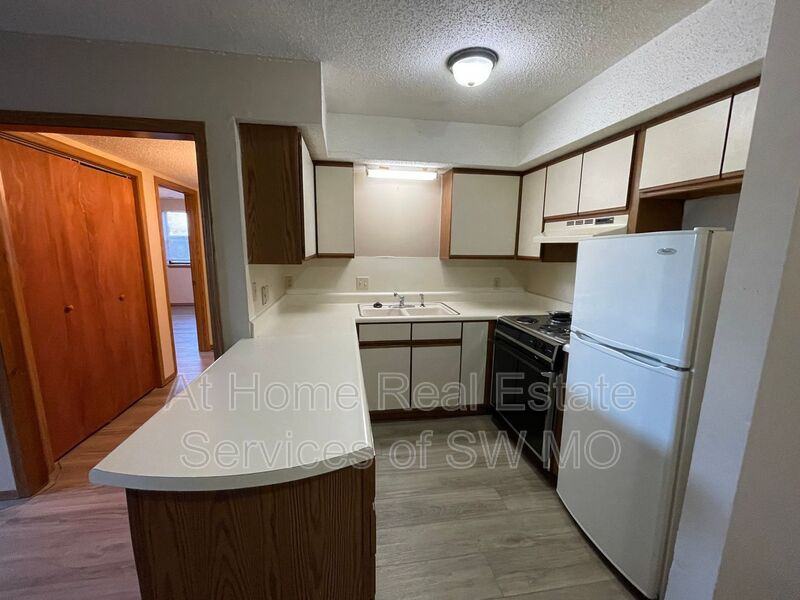 2856 S Rogers Ave #2