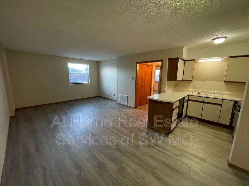 2856 S Rogers Ave #2 - Photo 2 of 12