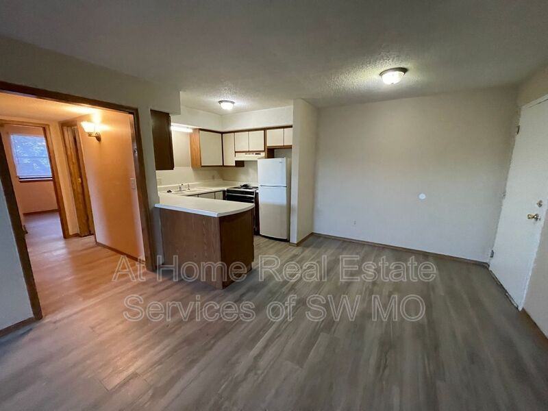 2856 S Rogers Ave #2 - Photo 4 of 12