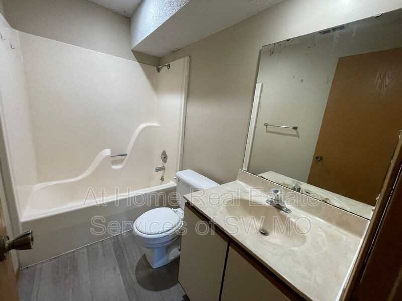 2856 S Rogers Ave #2 - Photo 5 of 12