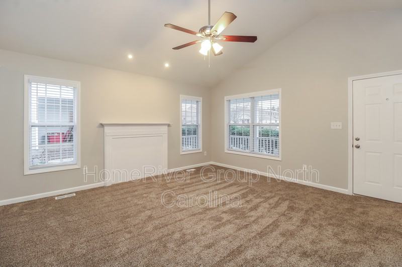 1807 11th St - Photo 2 of 19