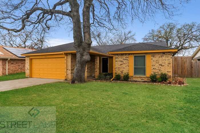 3025 Woodbridge Dr - Photo 2 of 15