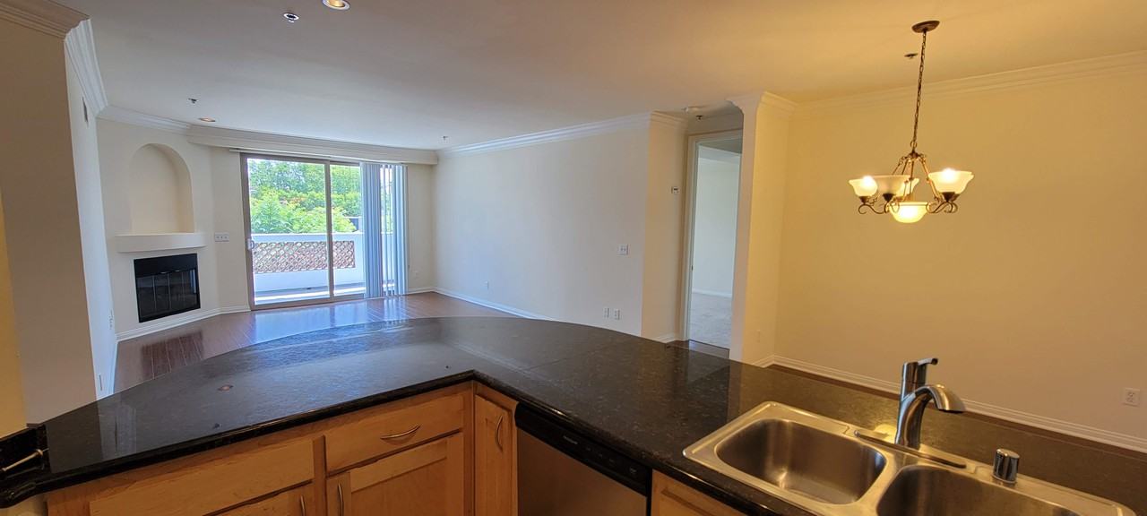 949 North Croft Avenue #203 - Photo 3 of 12