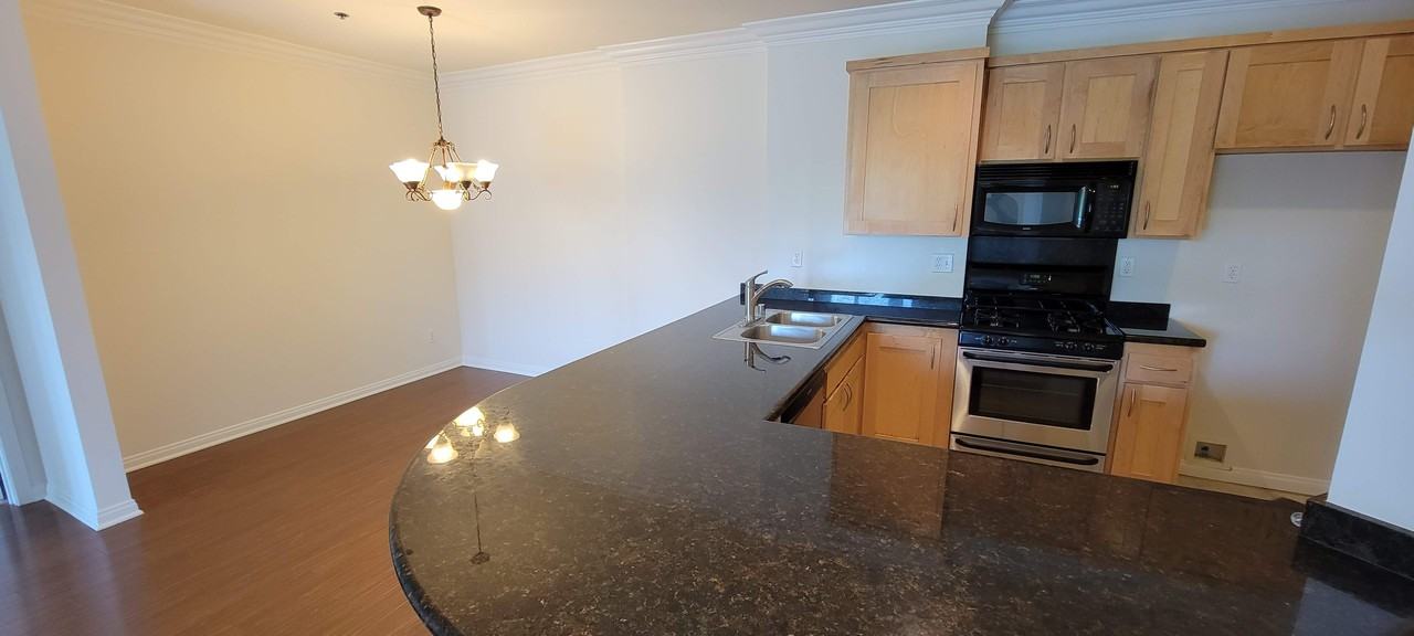 949 North Croft Avenue #203 - Photo 4 of 12