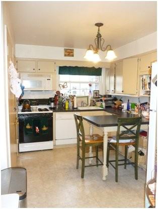 143 Harrison St - Photo 3 of 11