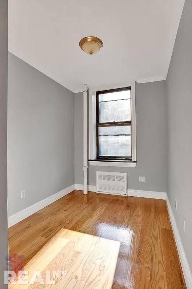 E 9th St #8 - Photo 2 of 3