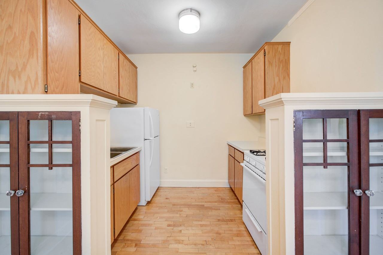 2062 Marshall AvenueApt 27 #27 - Photo 5 of 12