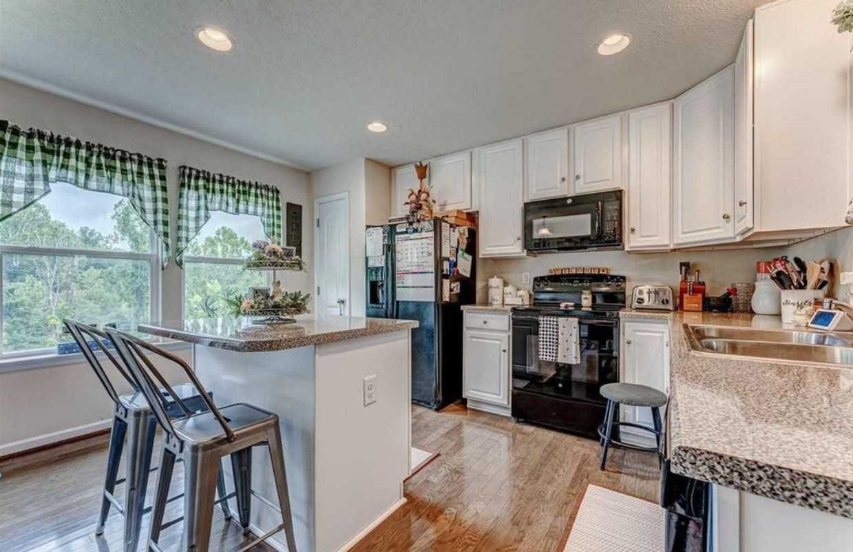 108 Auburn Dr #1 - Photo 4 of 22