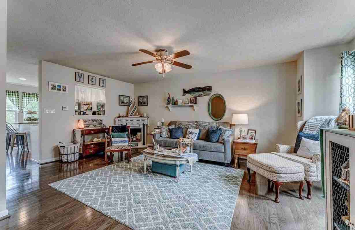 108 Auburn Dr #1 - Photo 5 of 22