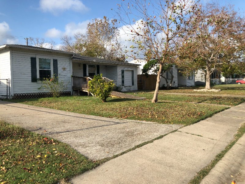 1425 Daytona Dr - Photo 3 of 24