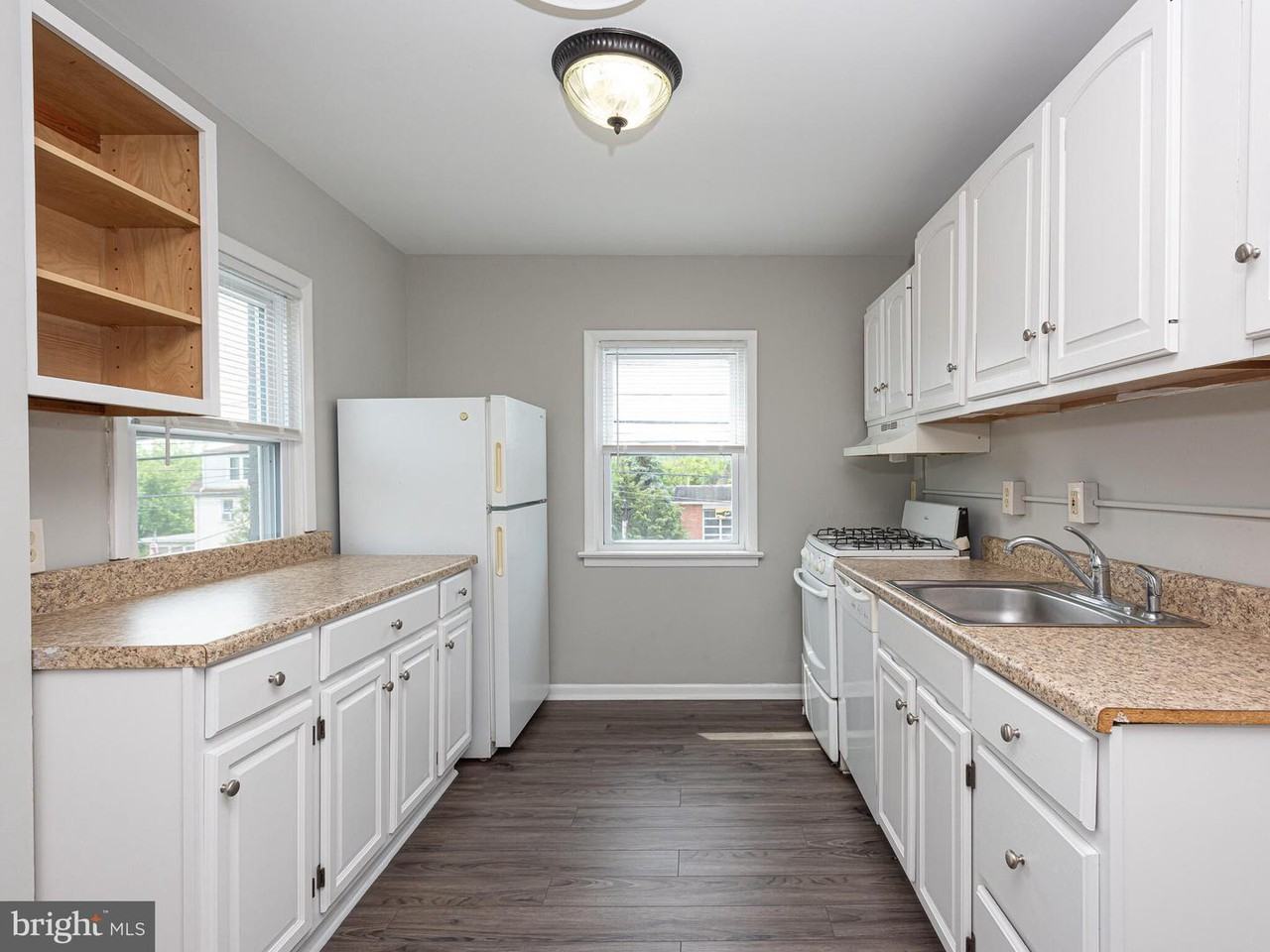 925 W High St - Photo 3 of 13