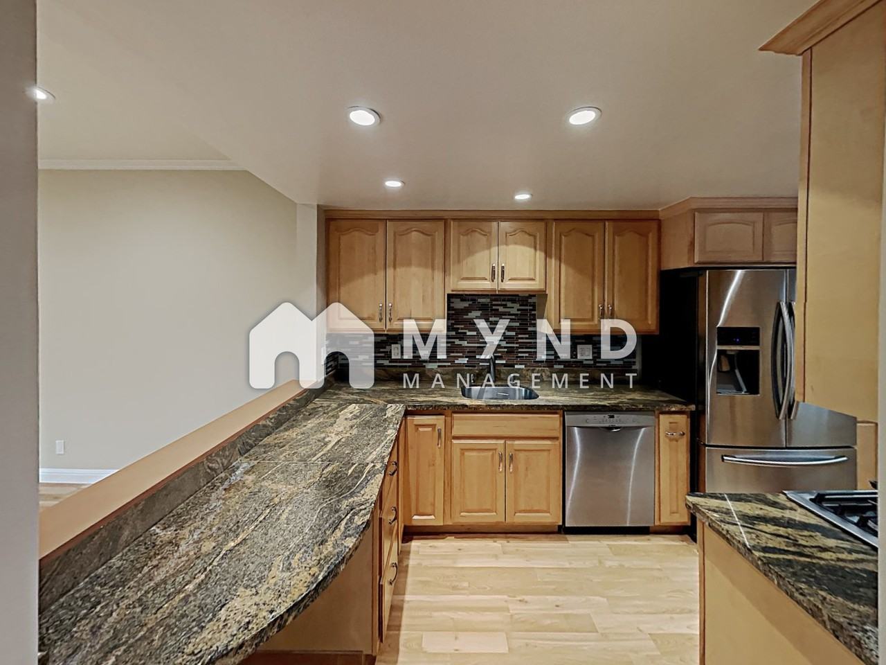 823 Laurel Ave - Photo 2 of 37