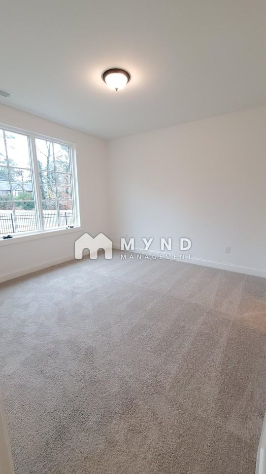 6888 Roswell Rd - Photo 3 of 38