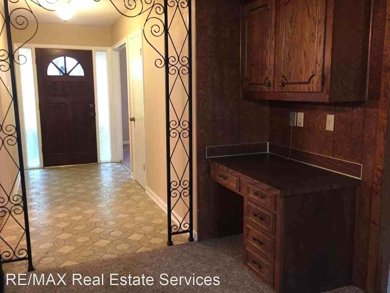 502 Pine Cone Dr - Photo 3 of 21