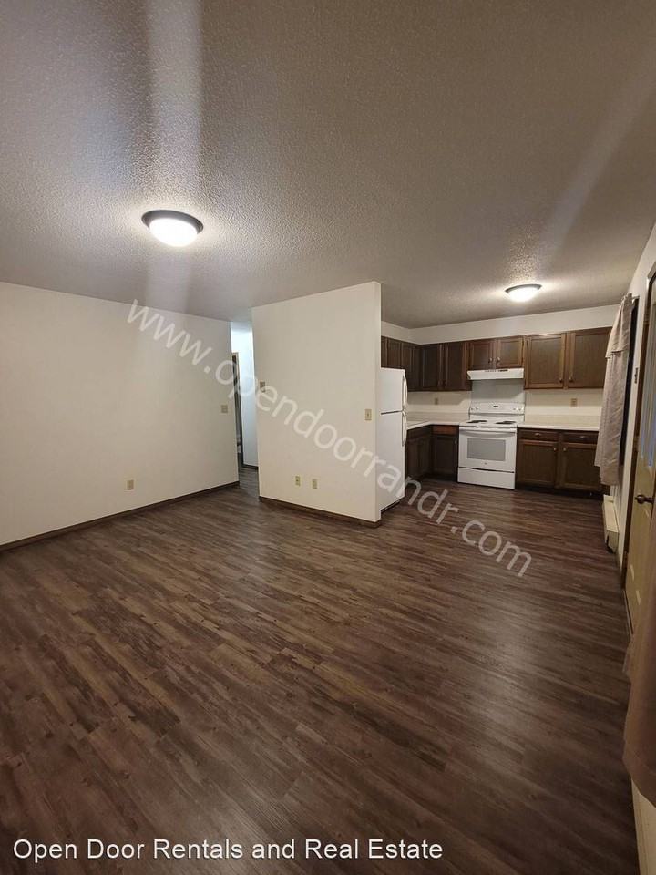 709/711 N Main - Photo 2 of 12