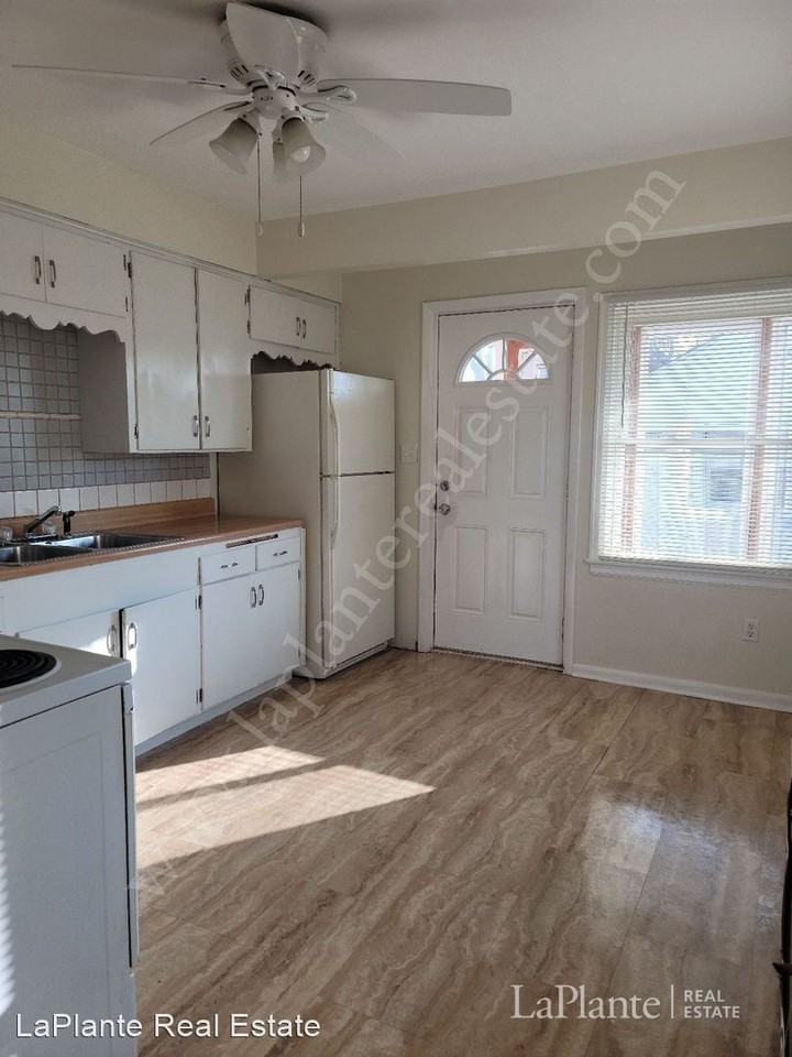 945 945 Southover Road 1 - Photo 3 of 12