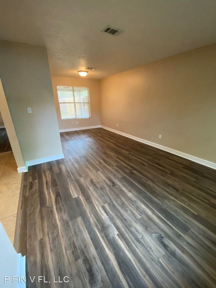 57 Assana Ct - Photo 3 of 10