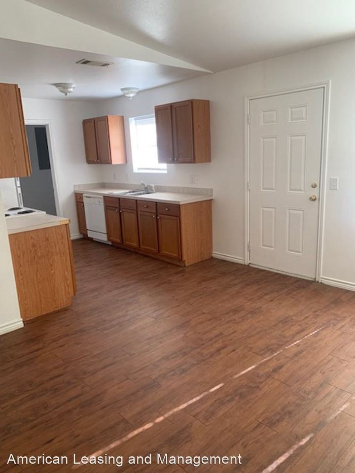 607 Park Ln - Photo 3 of 13