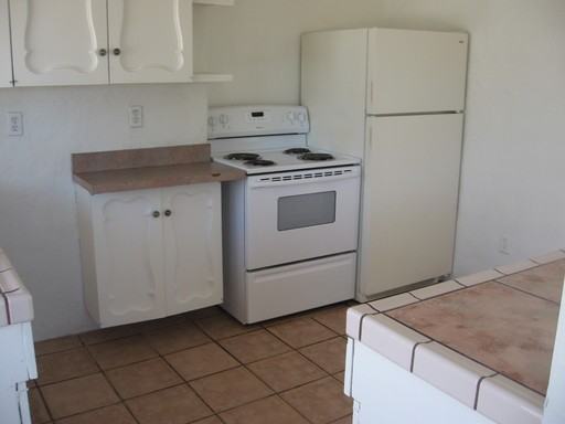 4303 S 12th Ave - Photo 3 of 4