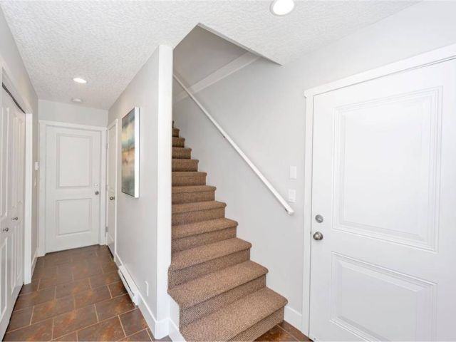 6571 6571 Worthington WayUpper Suite - Photo 2 of 15