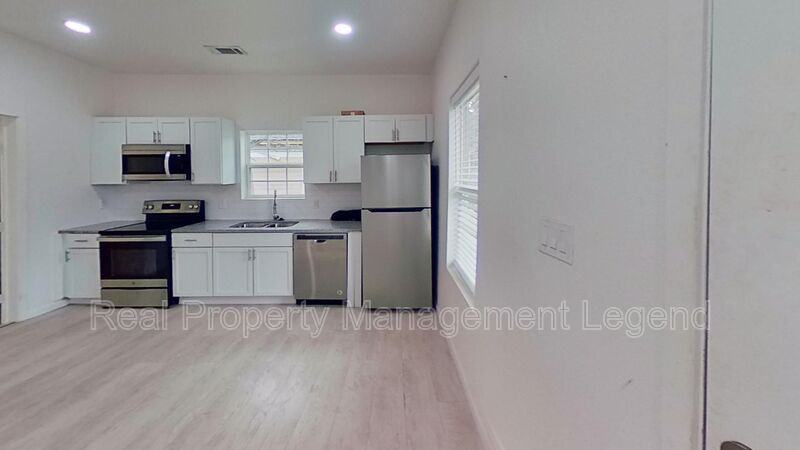410 S Vaden St #C - Photo 2 of 18