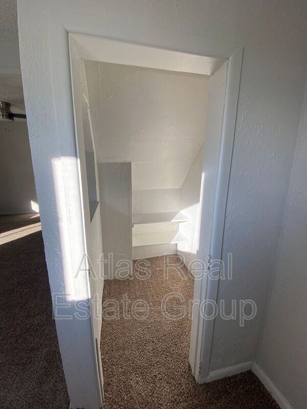 814 Mariposa St - Photo 3 of 13