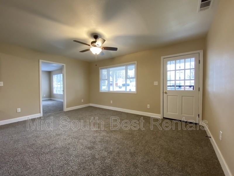 1004 Floyd Ave - Photo 2 of 8