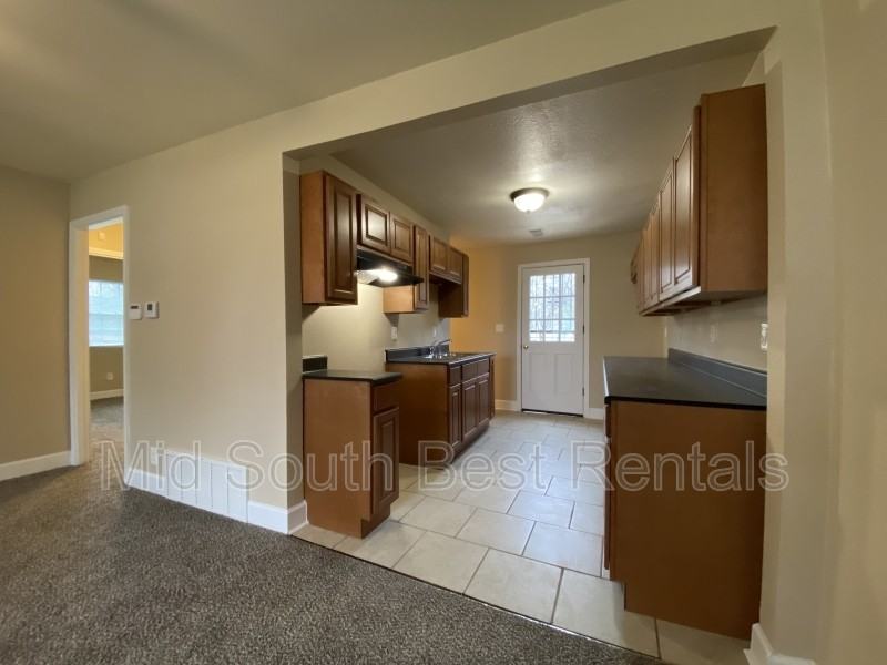 1004 Floyd Ave - Photo 3 of 8