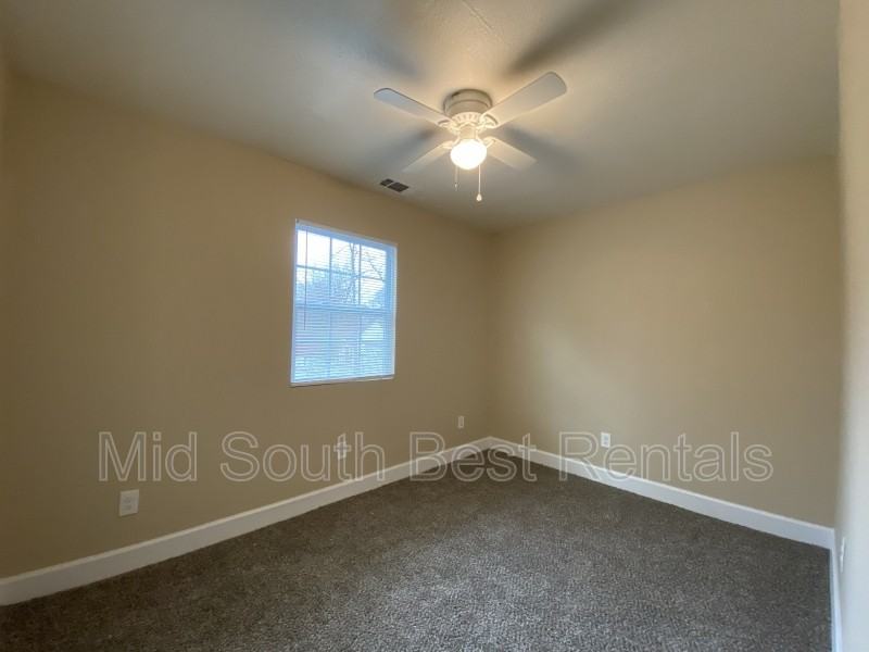 1004 Floyd Ave - Photo 5 of 8