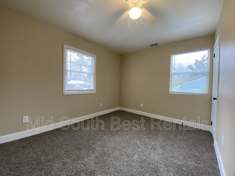 1004 Floyd Ave - Photo 6 of 8