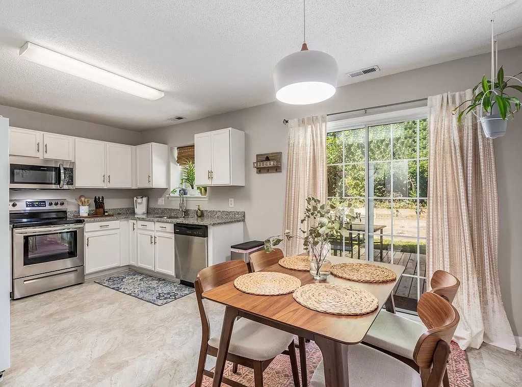 10 Wiltshire Pl - Photo 7 of 29