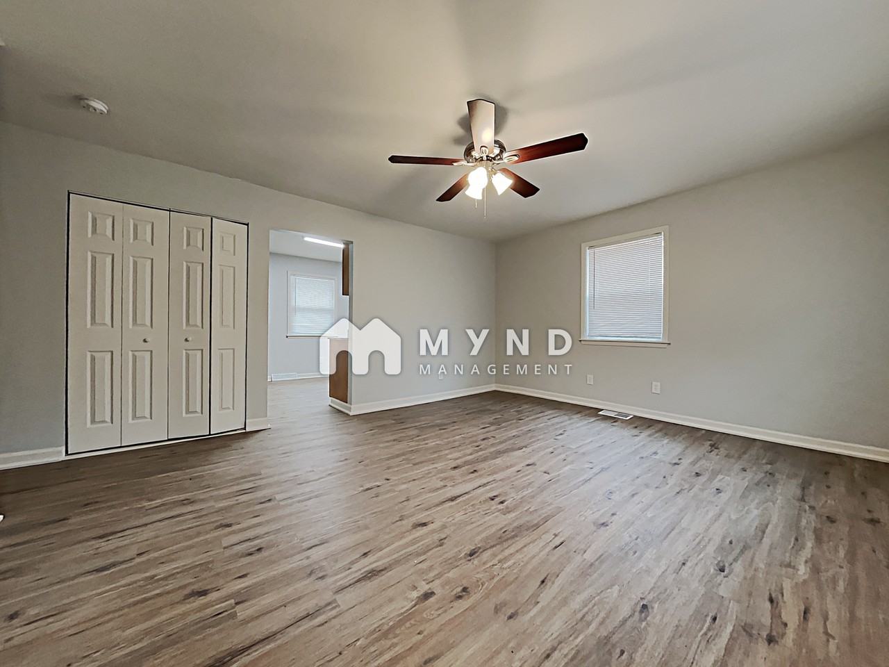 2405 Longleaf Dr - Photo 2 of 13