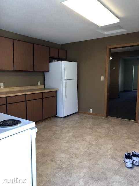 324 W Main St - Photo 3 of 11