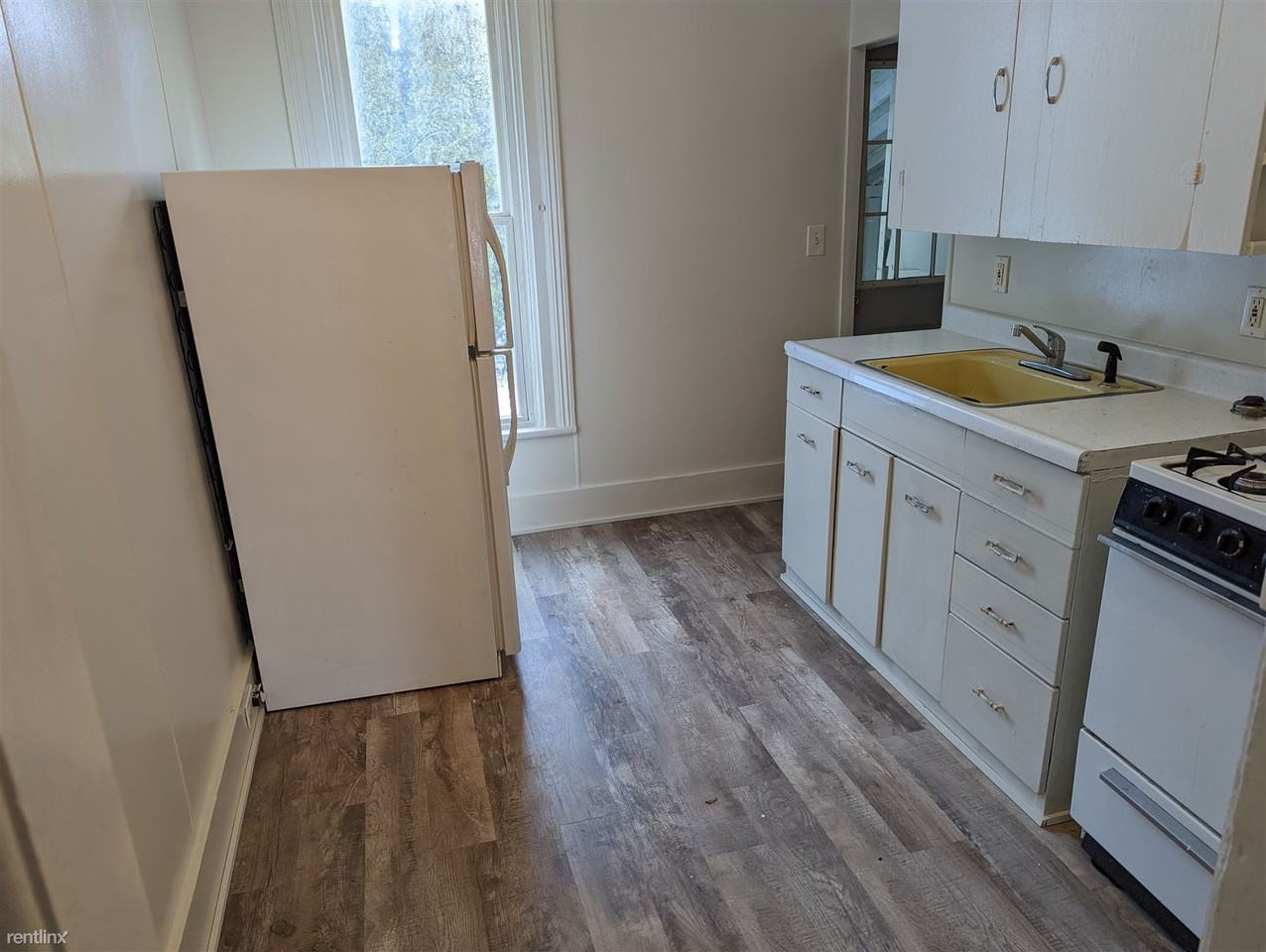 811 Wilson St - Photo 2 of 4