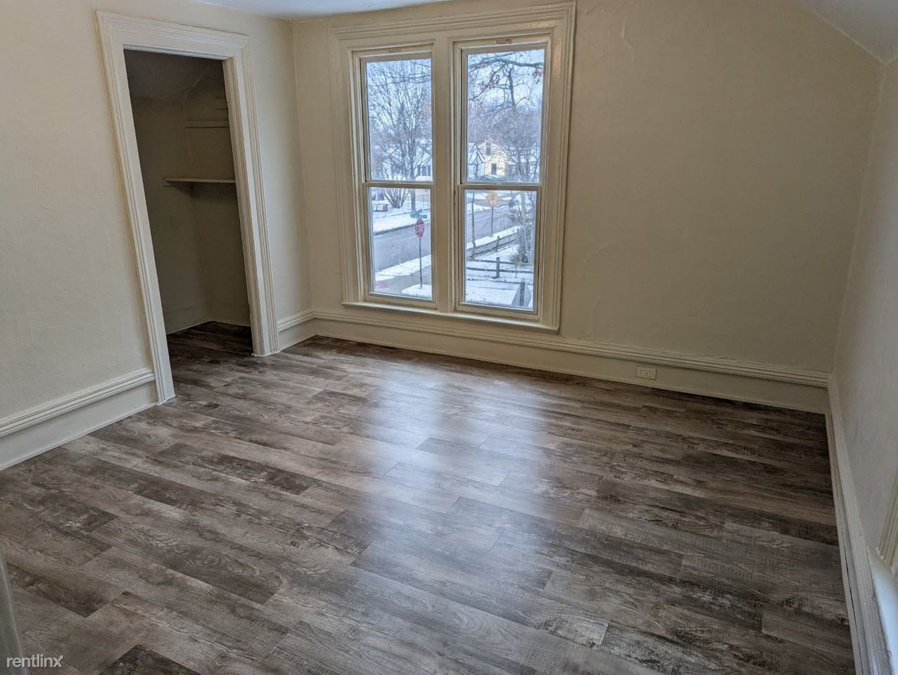 811 Wilson St - Photo 3 of 4