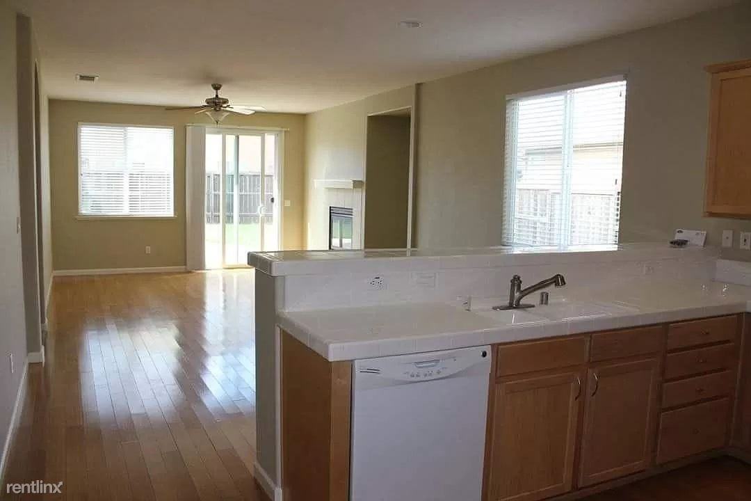 23 Dekalb Ct - Photo 3 of 10