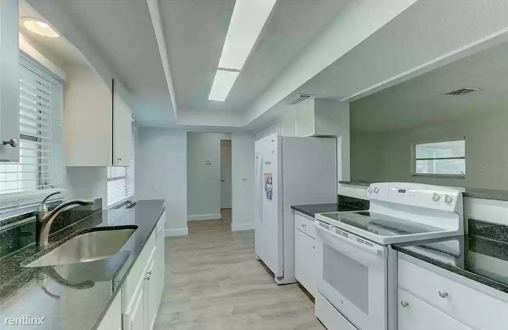 4036 Westminster Dr - Photo 2 of 8