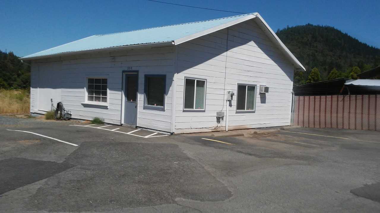 390 Nw Scenic Dr - Photo 2 of 4