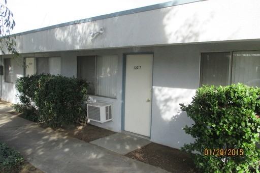 1327 Villa St - Photo 2 of 6