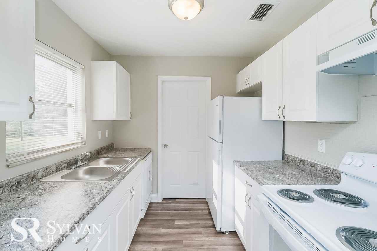 9356 Carthage Rd - Photo 3 of 12