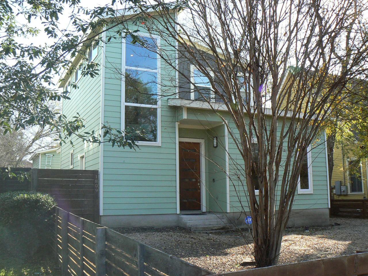 1809 Singleton Ave - Photo 3 of 29
