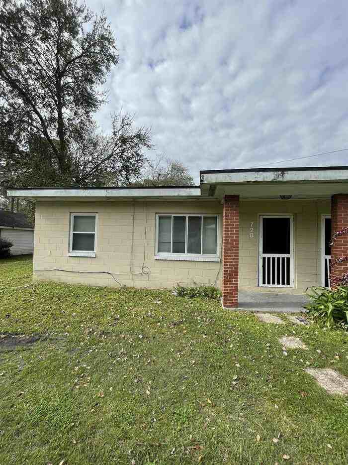 728 Shearer Ave - Photo 3 of 16