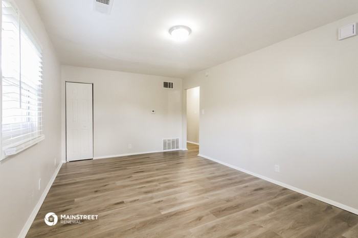 1549 Nelson Ave - Photo 2 of 15