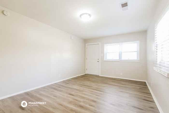 1549 Nelson Ave - Photo 3 of 15