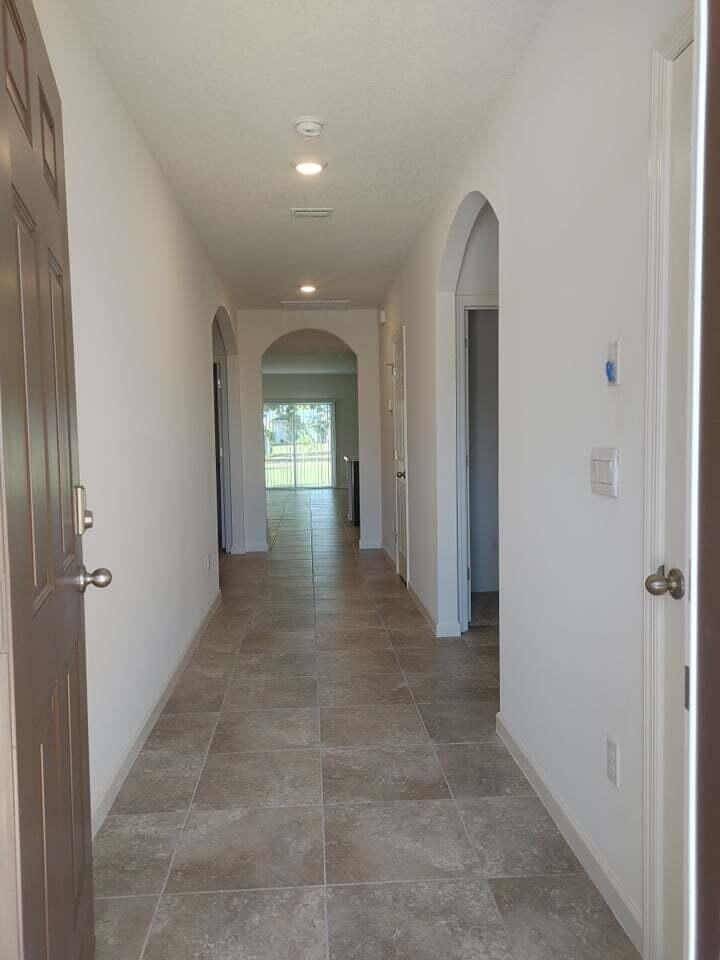2538 Southeast Rock Springs Drive - Photo 3 of 18