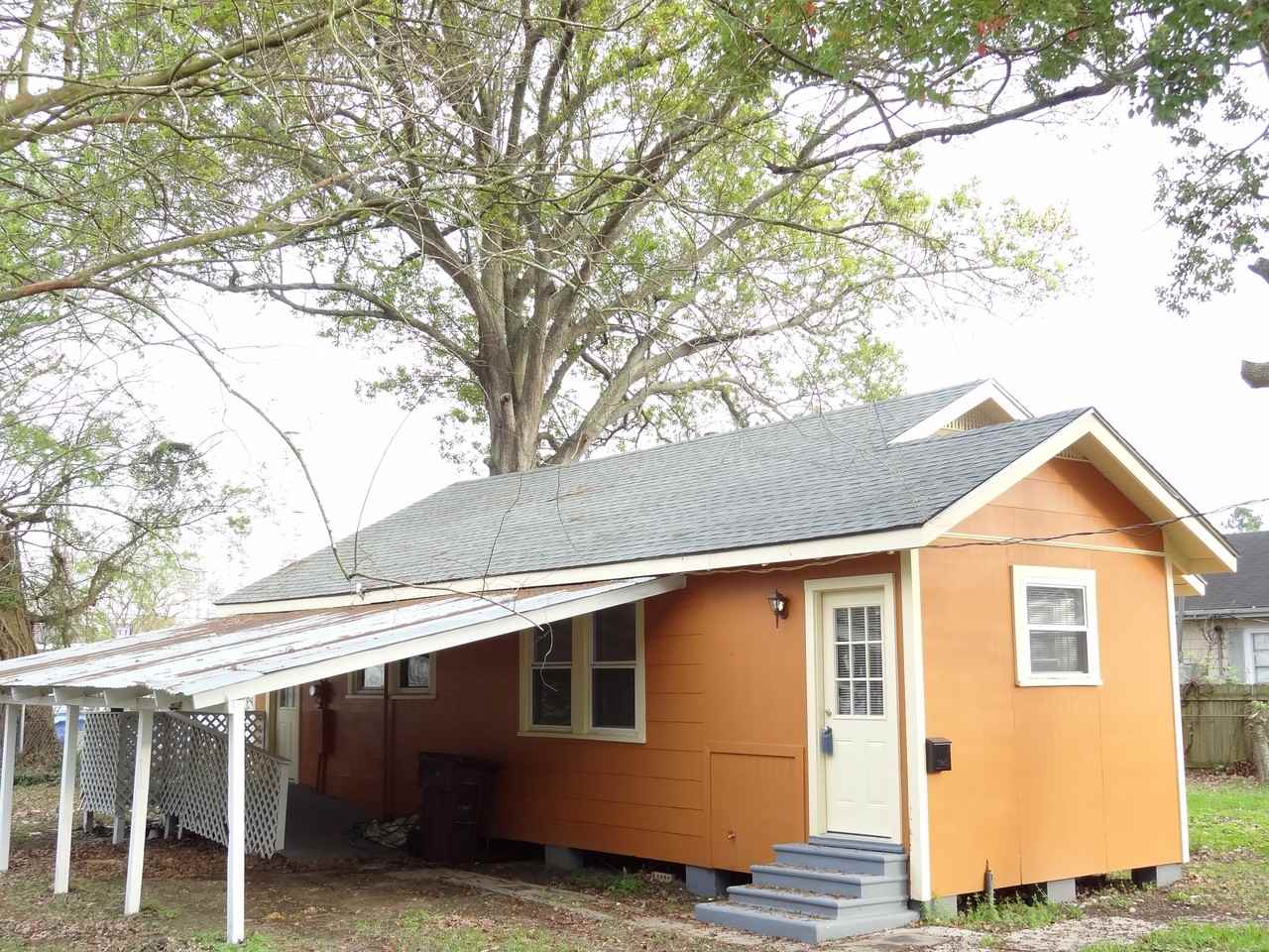 470 St Charles St - Photo 2 of 20