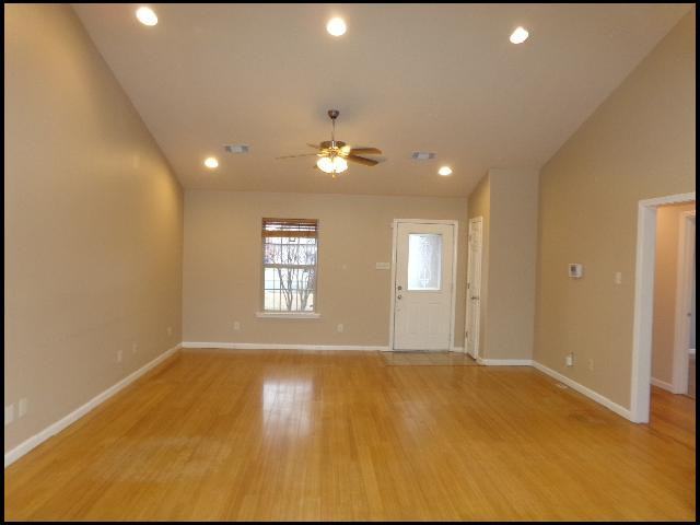 100 Corbin Cir - Photo 4 of 10