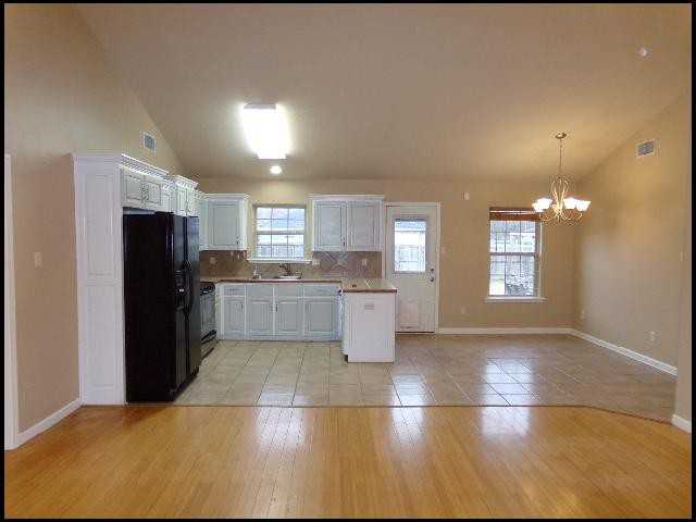 100 Corbin Cir - Photo 5 of 10