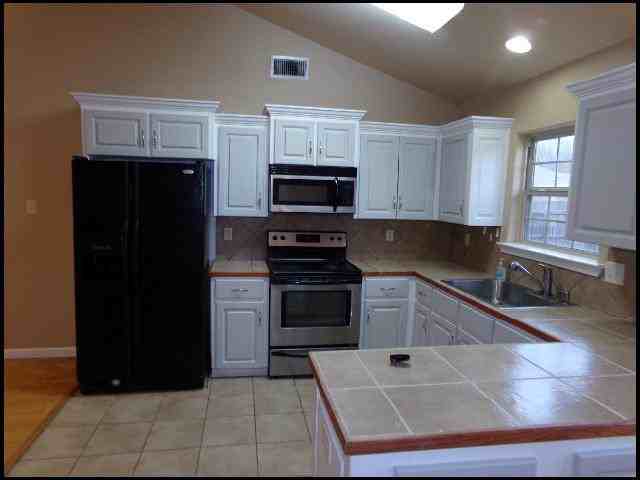 100 Corbin Cir - Photo 7 of 10