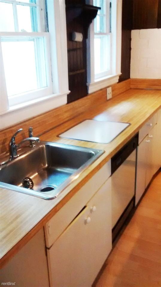 146 Bayview Ave - Photo 2 of 9